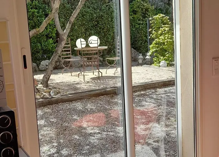 Gite Provencal Independant Avec Piscine Chauffee : Le Suy Bien