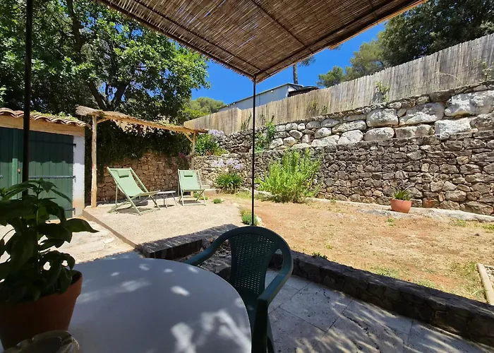 Studio En Pierre Avec Jardin Et Parking Prive A Saint-Paul-De-Vence